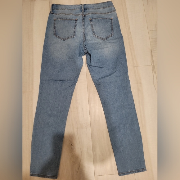 Old Navy Jeans - Picture 2 of 4